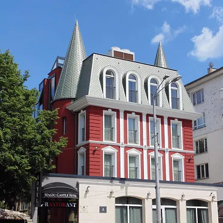 Magic Castle מלון